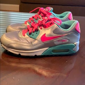 Excellent condition tennis shoes